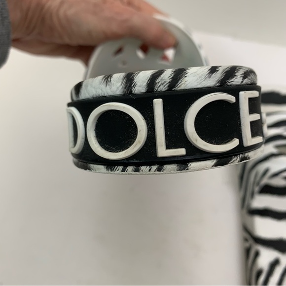 Dolce & Gabbana DG Logo Zebra Print Slides - Picture 9 of 15